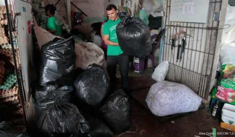 Judiciário cearense doa quase 500 kg de papéis para Associação Ambiental em Fortaleza