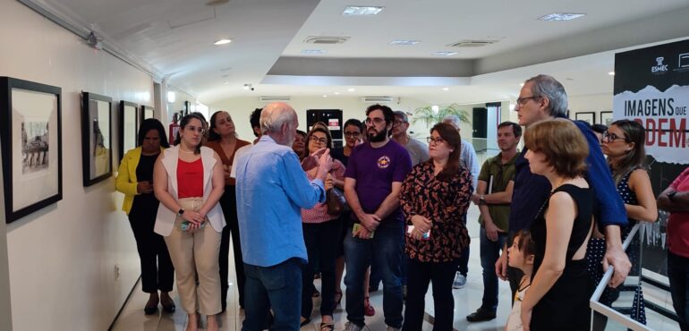 Em parceria com o Museu da Fotografia de Fortaleza (MFF), Esmec promove Visita Mediada à Exposição “Imagens que Ardem” alusiva aos 60 anos do Golpe Civil-Militar