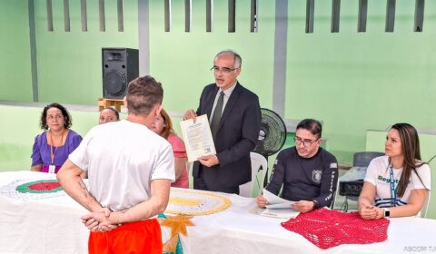 Justiça cearense entrega primeiras certidões de nascimento para população privada de liberdade em Itaitinga