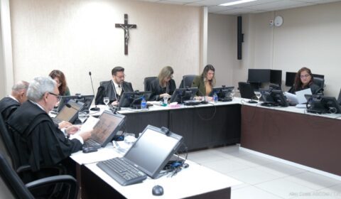 Comerciante que teve carro apreendido será indenizada por banco