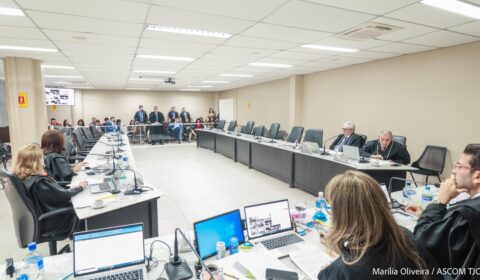 Sessão de julgamento do TJCE é acompanhada por advogados da OAB Cariri Oriental