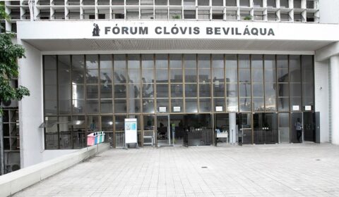 Justiça recebe denúncia contra homem acusado de matar idoso e atacar outras pessoas em condomínio de Fortaleza