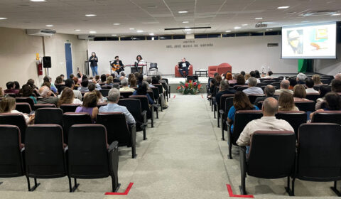 Esmec Artes tem apresentação musical e debate sobre canções de Chico Buarque