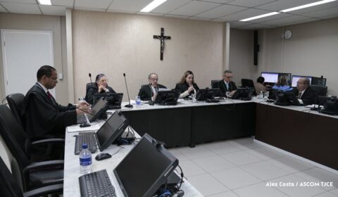 Passageira que se acidentou dentro de ônibus deve ser indenizada por empresa de transportes 