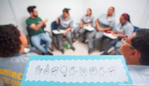 Projeto “Ler é Legal” promove inclusão com treinamento em Libras para colaboradores da Justiça