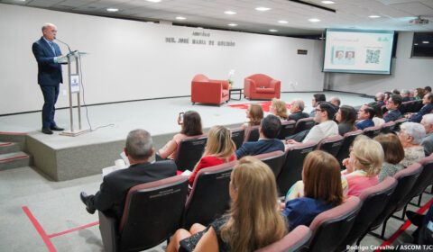 Decano do TJCE é homenageado com lançamento de livro na Escola Superior da Magistratura