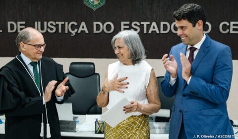 Órgão Especial do TJCE homenageia servidora que contribuiu com o Judiciário por mais de meio século 
