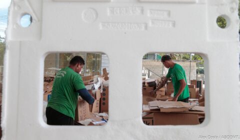 Mais de duas toneladas de papelão doadas à associação após a entrega da sede reformada do TJCE