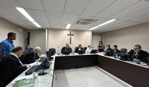 Instituição de ensino é condenada a indenizar ex-aluna impedida de assumir emprego por erro na data do diploma