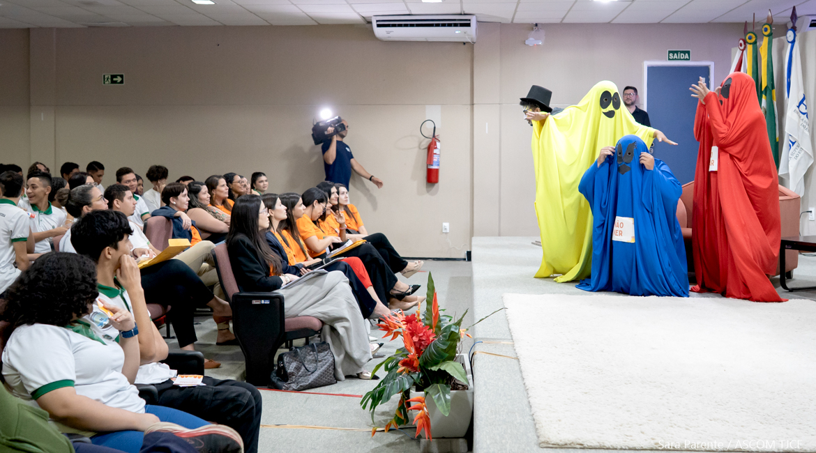 Apresentação de uma peça de teatro Apresentação de uma peça de teatro