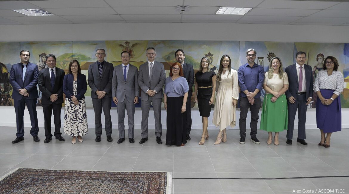 Foto de várias pessoas que participaram do evento