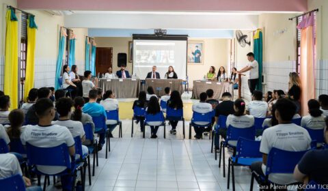 Experiência inclusiva inédita: alunas(os) surdas(os) realizam júri simulado por meio do “Justiça em Libras”