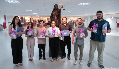 Estudantes de Jornalismo que participaram do “Desafio Foca no Direito” recebem premiação em solenidade no TJCE