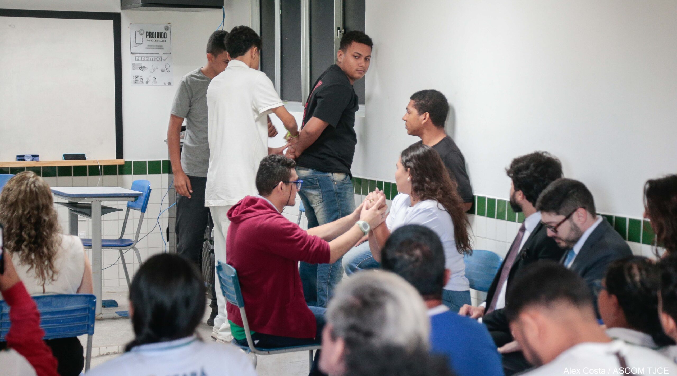 Justiça em Libras” promove júri em escola pública e desperta nas alunas(as) surdas(s) o interesse para conhecerem sobre seus direitos