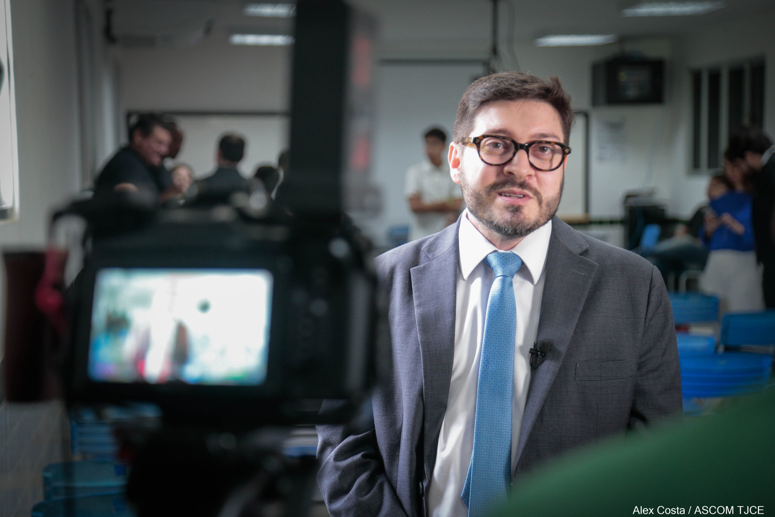 Justiça em Libras” promove júri em escola pública e desperta nas alunas(as) surdas(s) o interesse para conhecerem sobre seus direitos