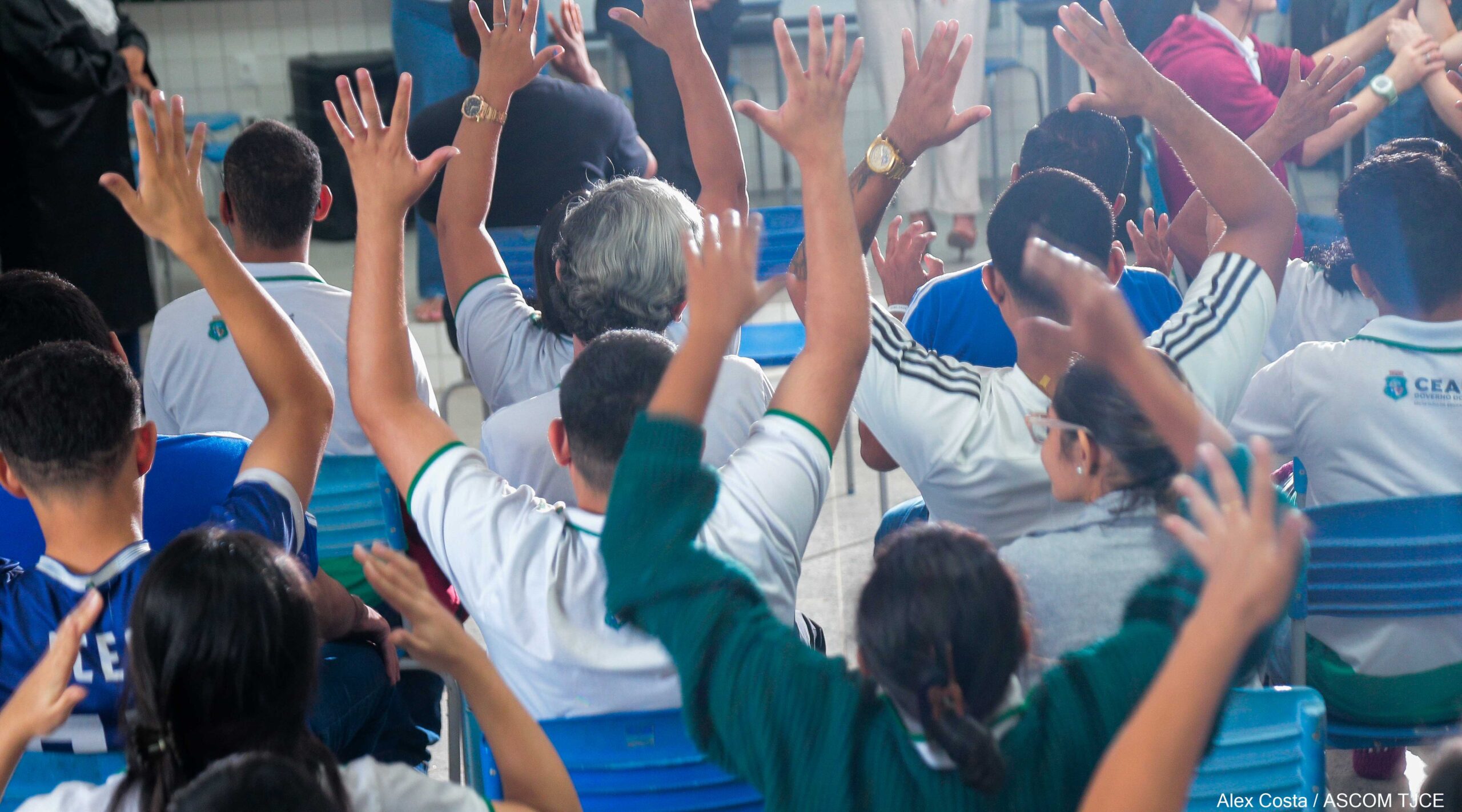 Justiça em Libras” promove júri em escola pública e desperta nas alunas(as) surdas(s) o interesse para conhecerem sobre seus direitos