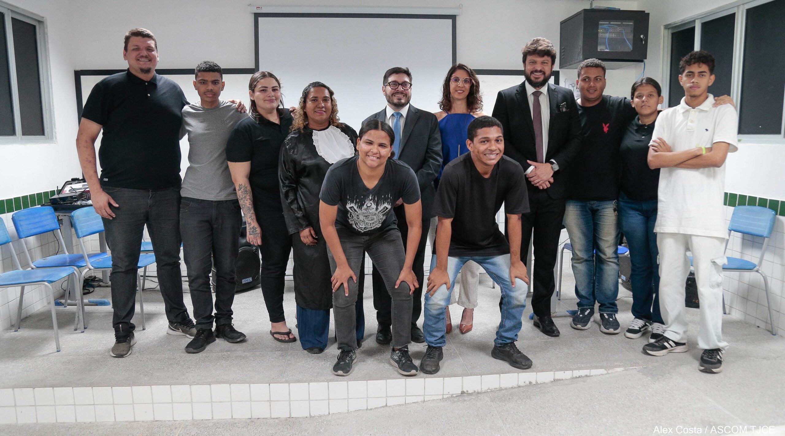 Justiça em Libras” promove júri em escola pública e desperta nas alunas(as) surdas(s) o interesse para conhecerem sobre seus direitos