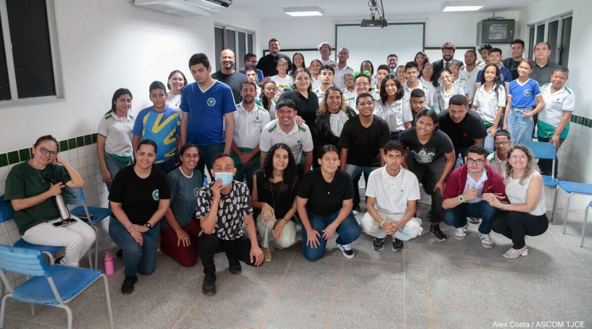 Foto geral com todas e todos que participaram do evento