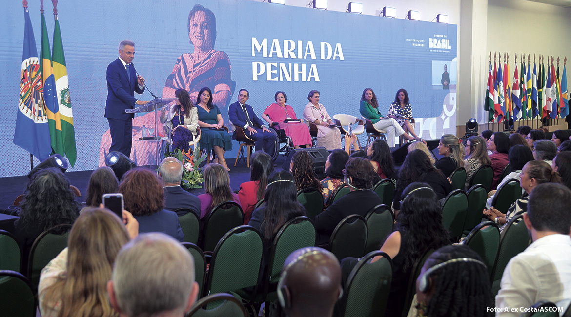Justiça cearense se retrata publicamente com Maria da Penha em evento internacional sobre direitos das mulheres