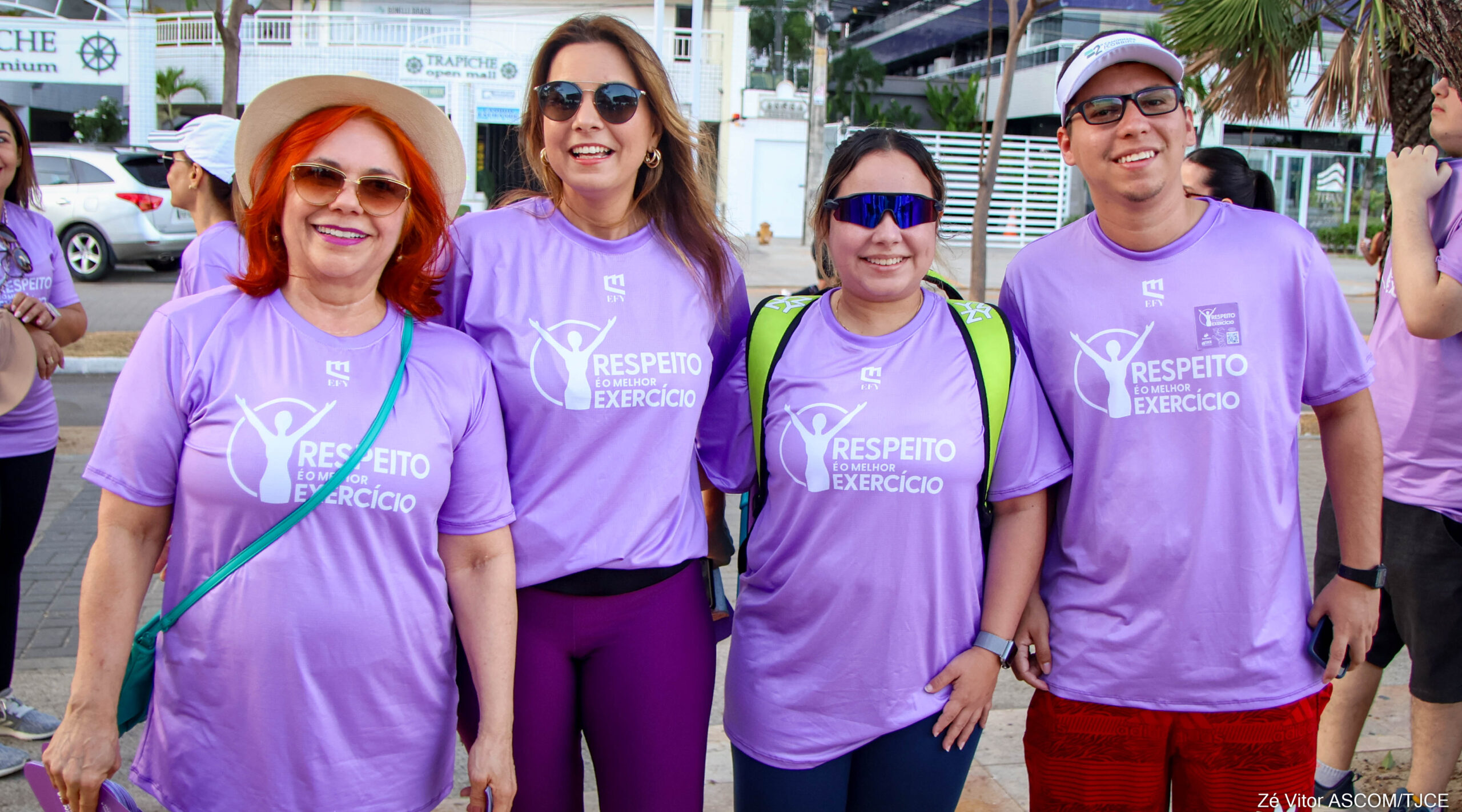 “Respeito é o Melhor Exercício”: TJCE mobiliza praticantes de atividades físicas na Beira Mar para reforçar o combate à violência contra a mulher