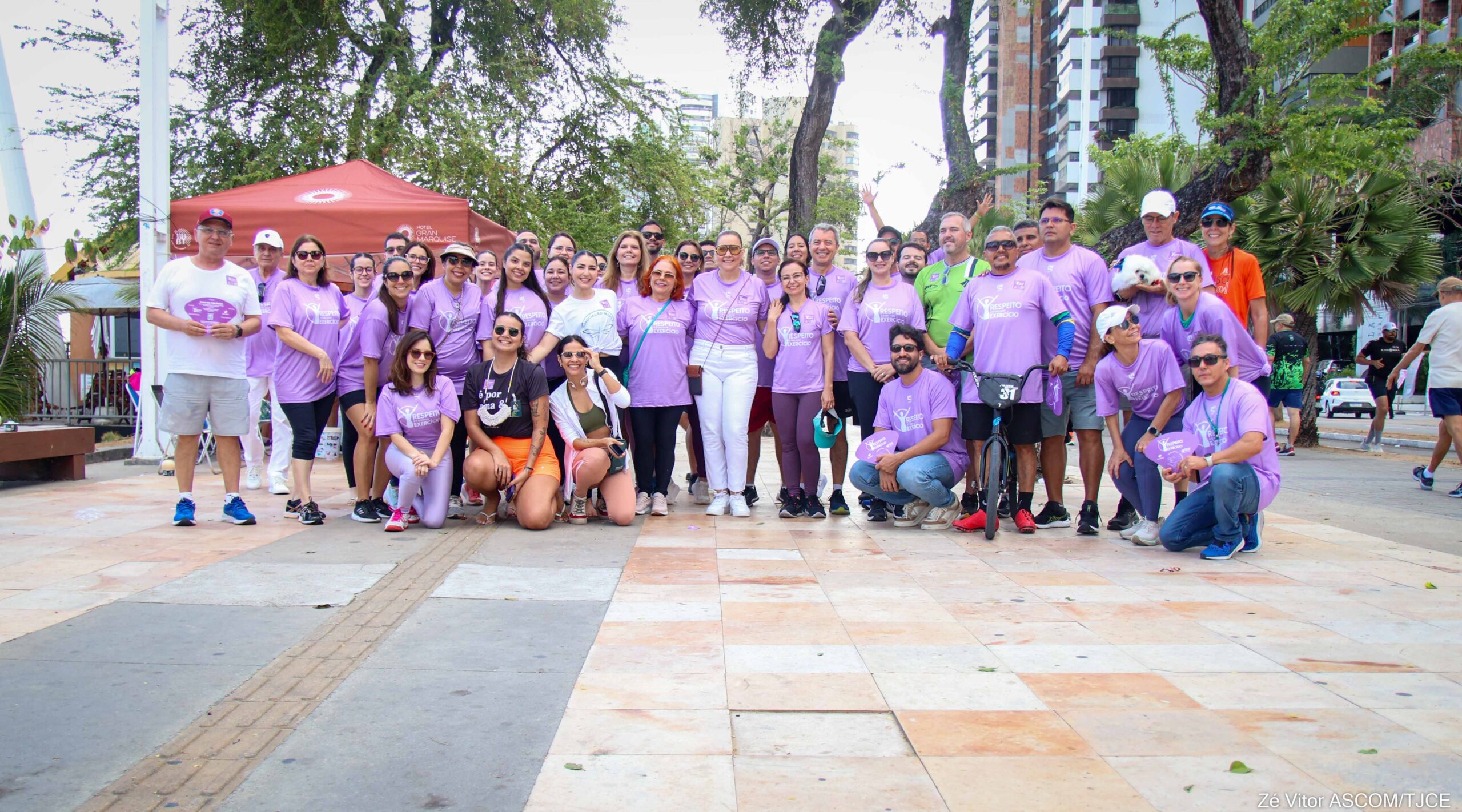 “Respeito é o Melhor Exercício”: TJCE mobiliza praticantes de atividades físicas na Beira Mar para reforçar o combate à violência contra a mulher
