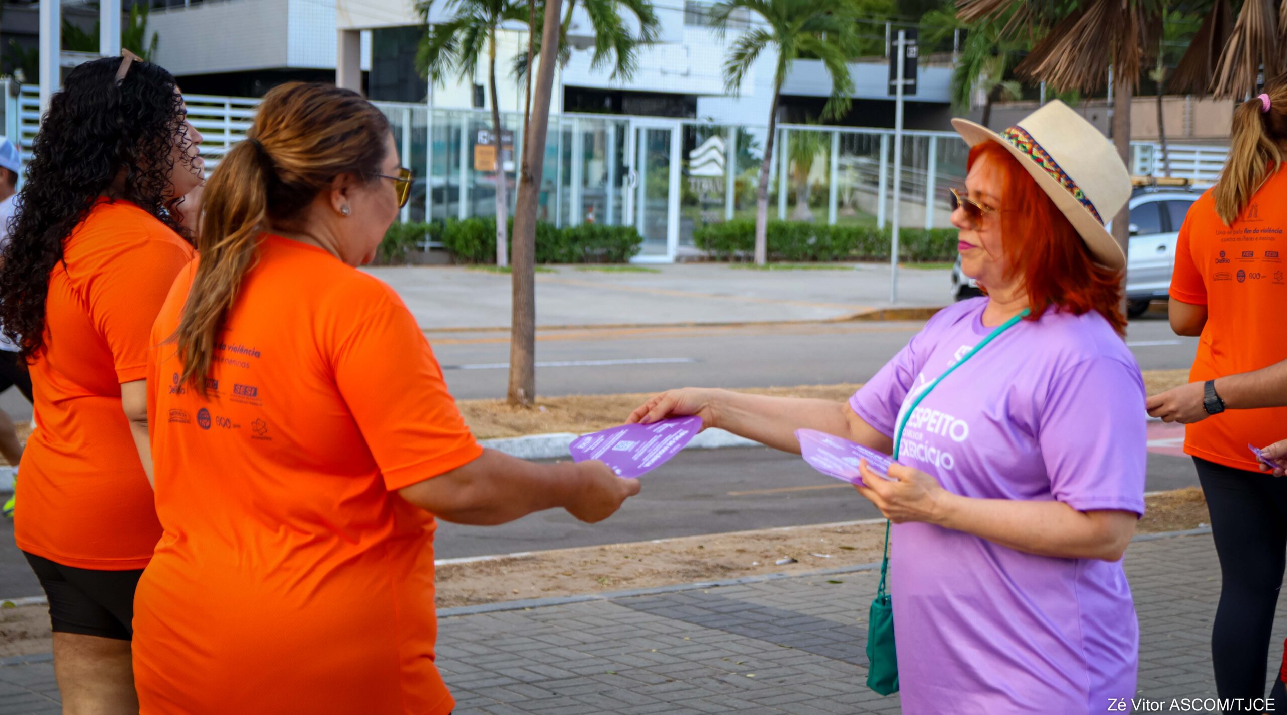 “Respeito é o Melhor Exercício”: TJCE mobiliza praticantes de atividades físicas na Beira Mar para reforçar o combate à violência contra a mulher
