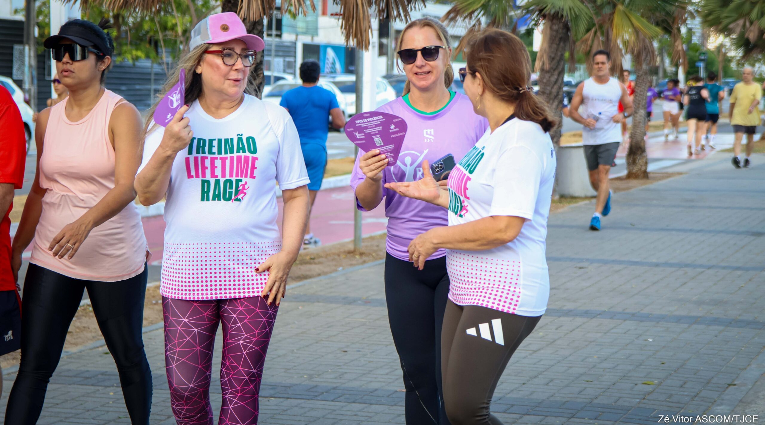 “Respeito é o Melhor Exercício”: TJCE mobiliza praticantes de atividades físicas na Beira Mar para reforçar o combate à violência contra a mulher
