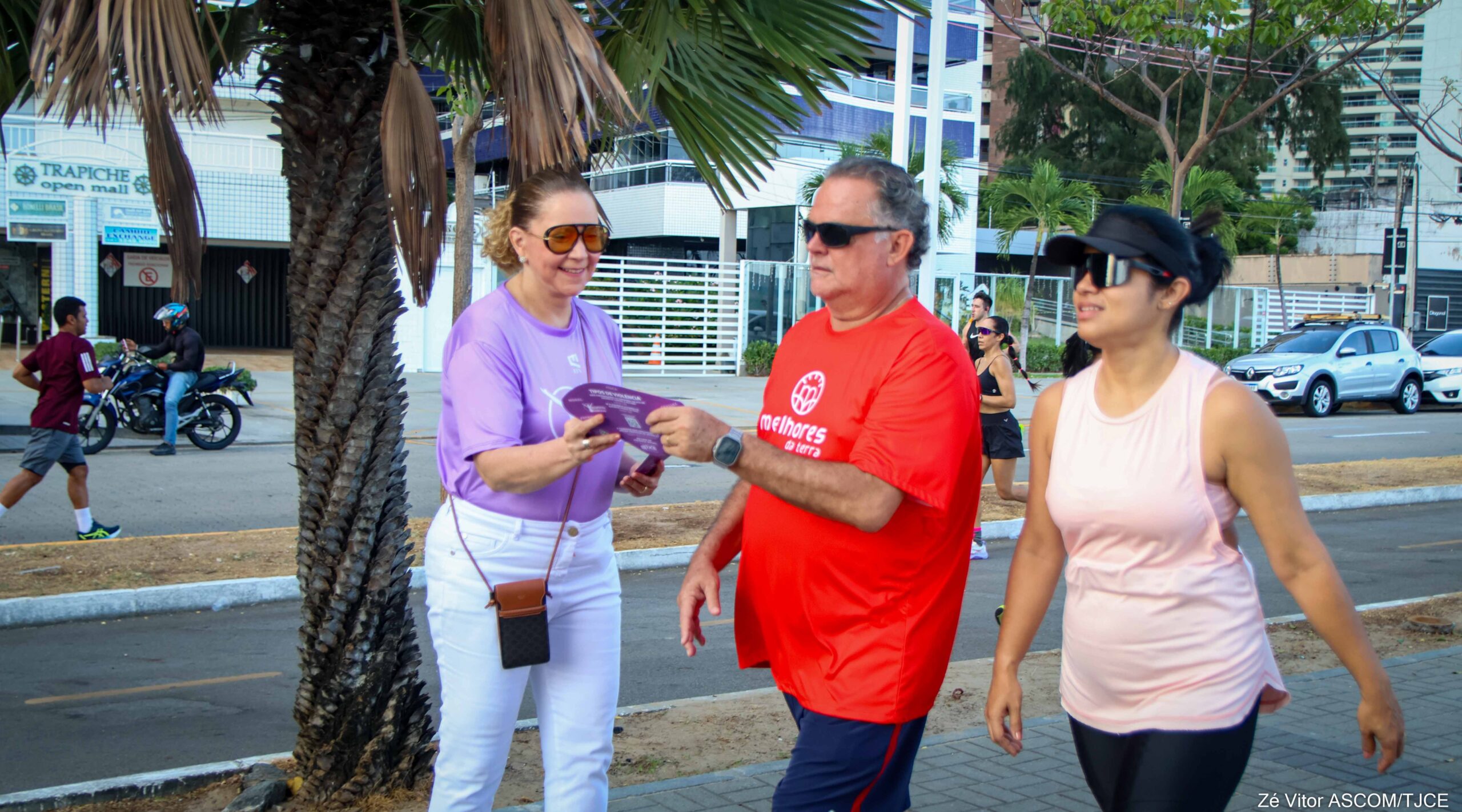 “Respeito é o Melhor Exercício”: TJCE mobiliza praticantes de atividades físicas na Beira Mar para reforçar o combate à violência contra a mulher
