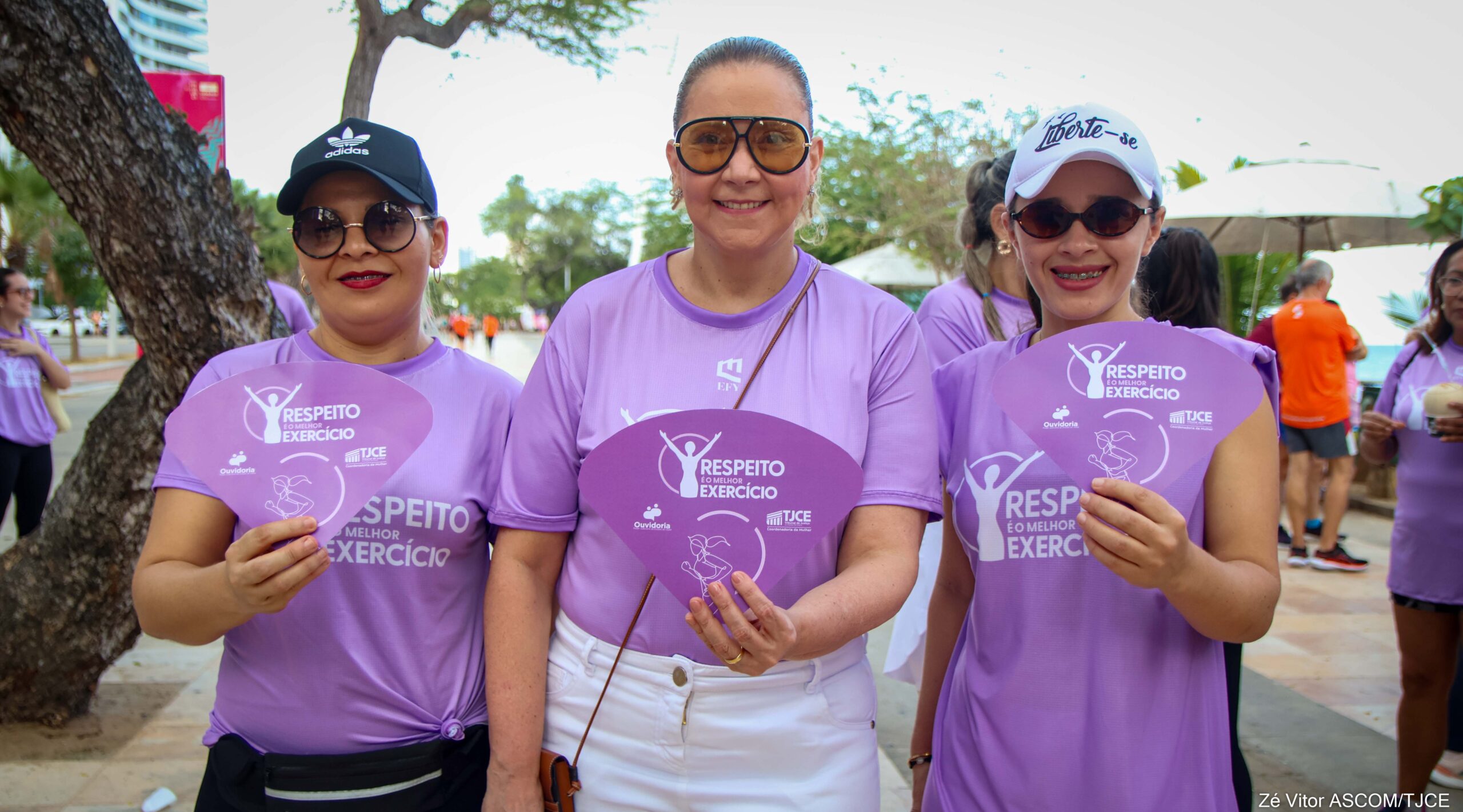 “Respeito é o Melhor Exercício”: TJCE mobiliza praticantes de atividades físicas na Beira Mar para reforçar o combate à violência contra a mulher