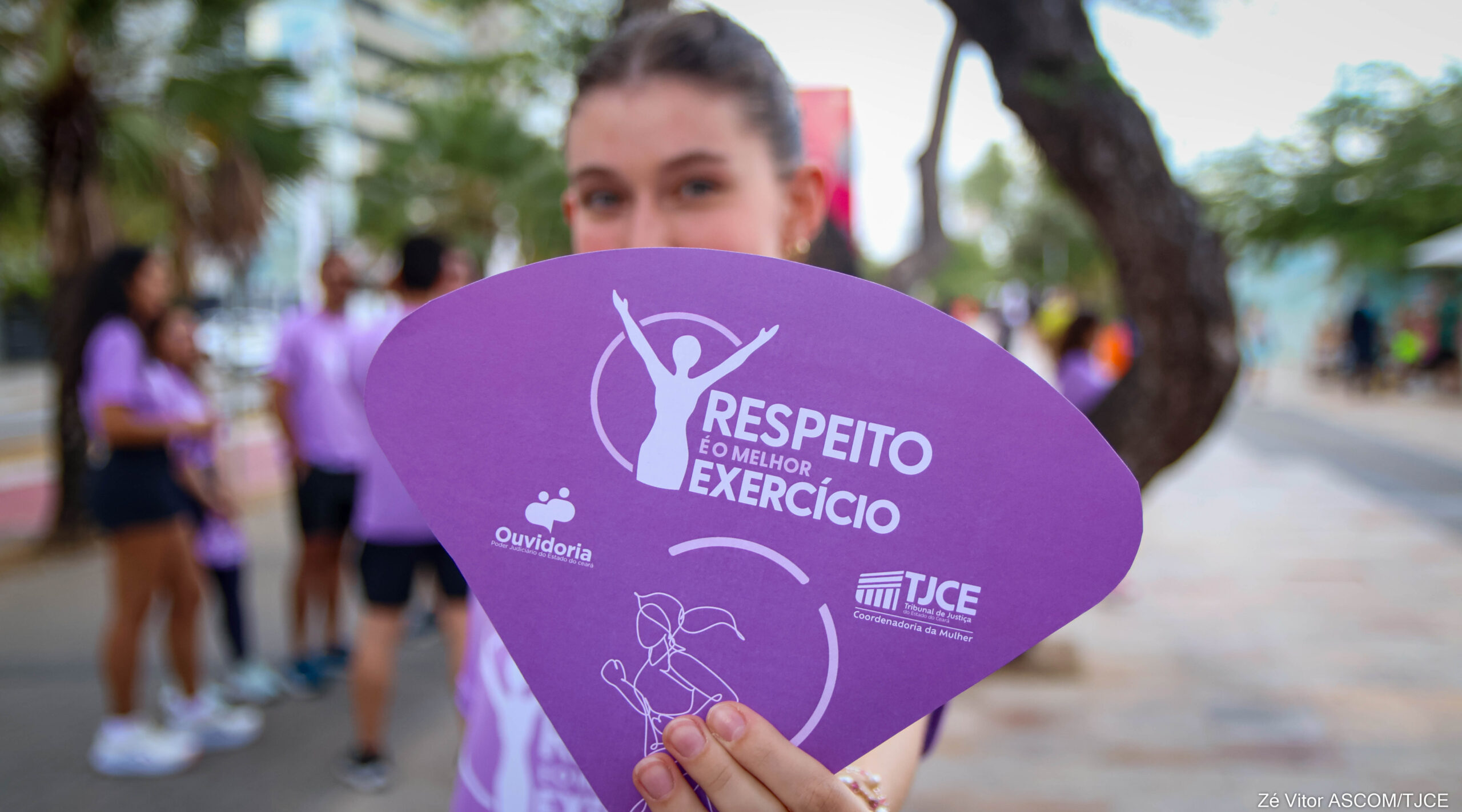 “Respeito é o Melhor Exercício”: TJCE mobiliza praticantes de atividades físicas na Beira Mar para reforçar o combate à violência contra a mulher