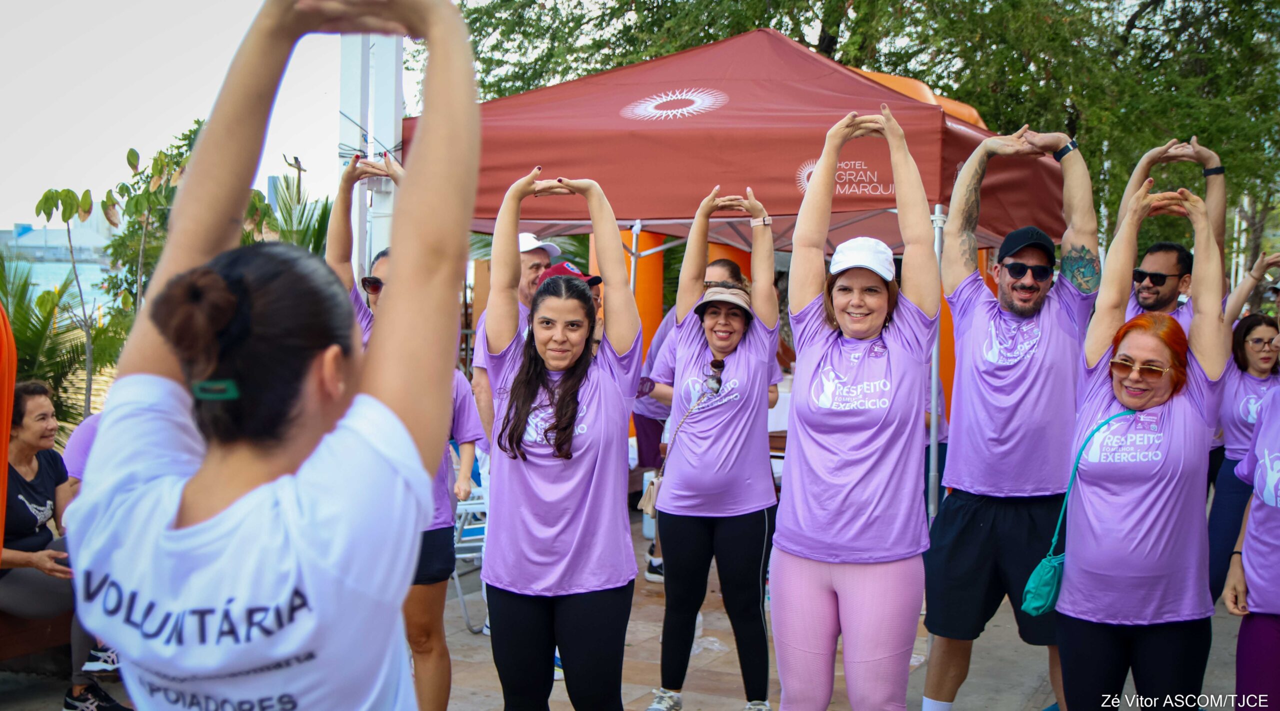 “Respeito é o Melhor Exercício”: TJCE mobiliza praticantes de atividades físicas na Beira Mar para reforçar o combate à violência contra a mulher