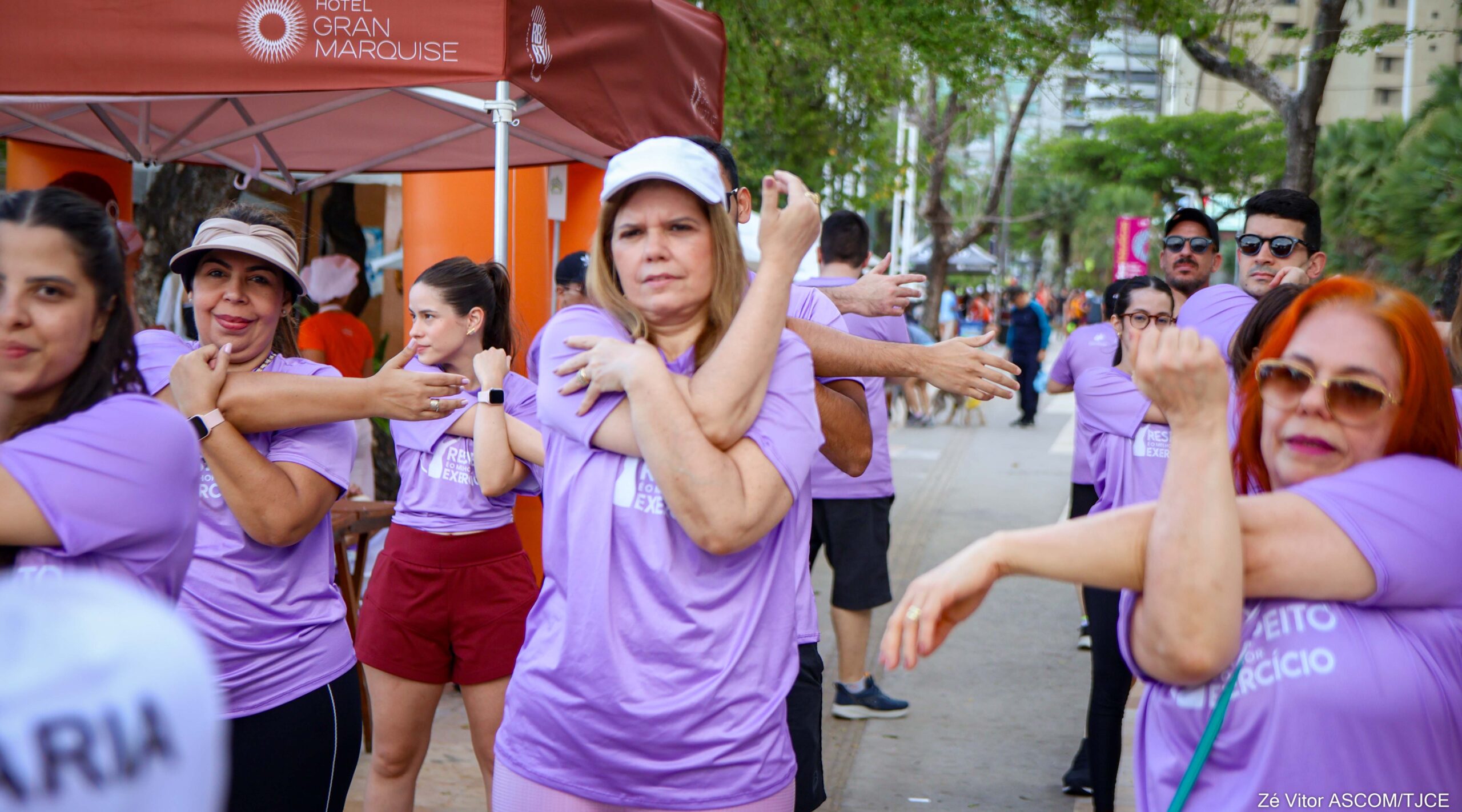 “Respeito é o Melhor Exercício”: TJCE mobiliza praticantes de atividades físicas na Beira Mar para reforçar o combate à violência contra a mulher