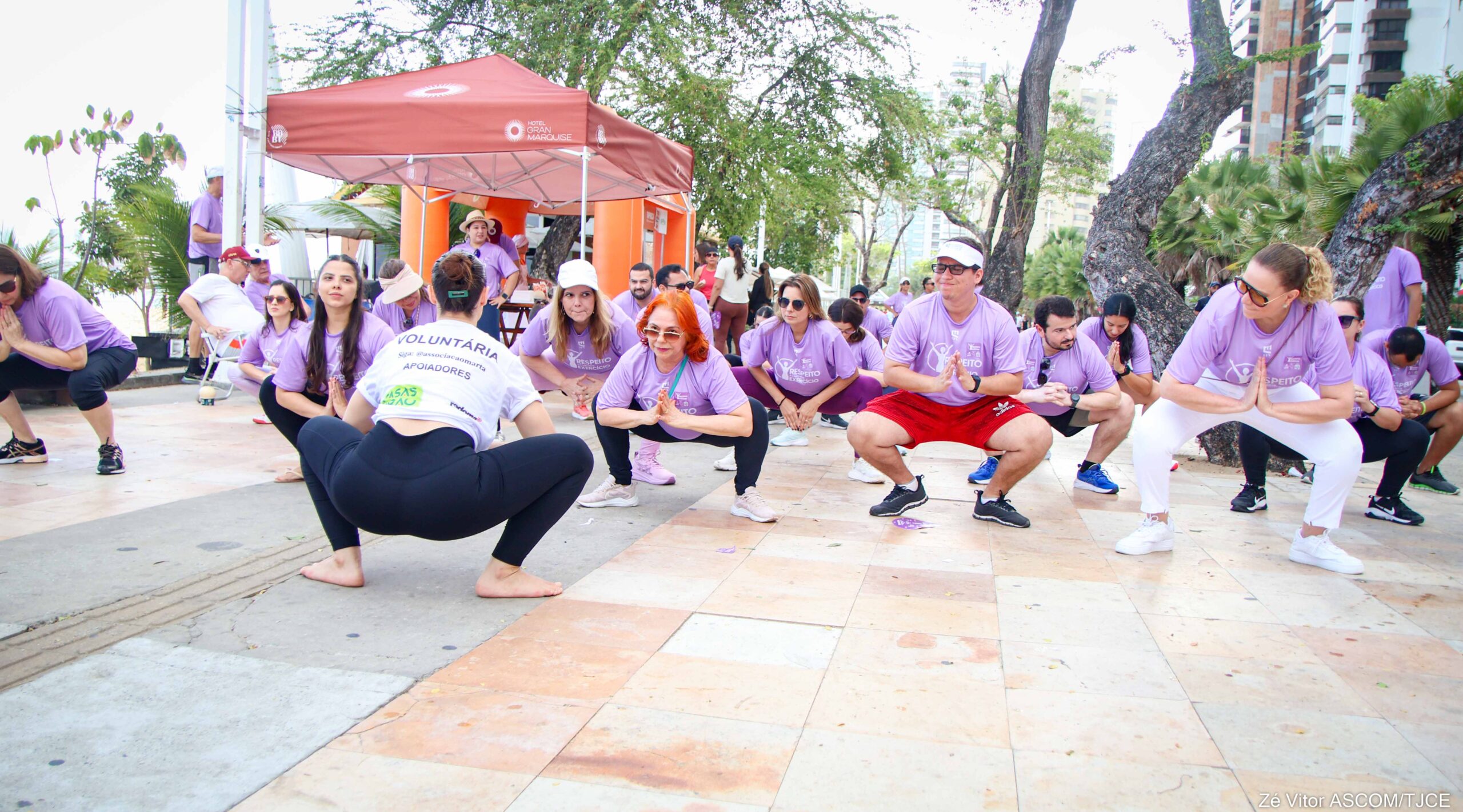 “Respeito é o Melhor Exercício”: TJCE mobiliza praticantes de atividades físicas na Beira Mar para reforçar o combate à violência contra a mulher
