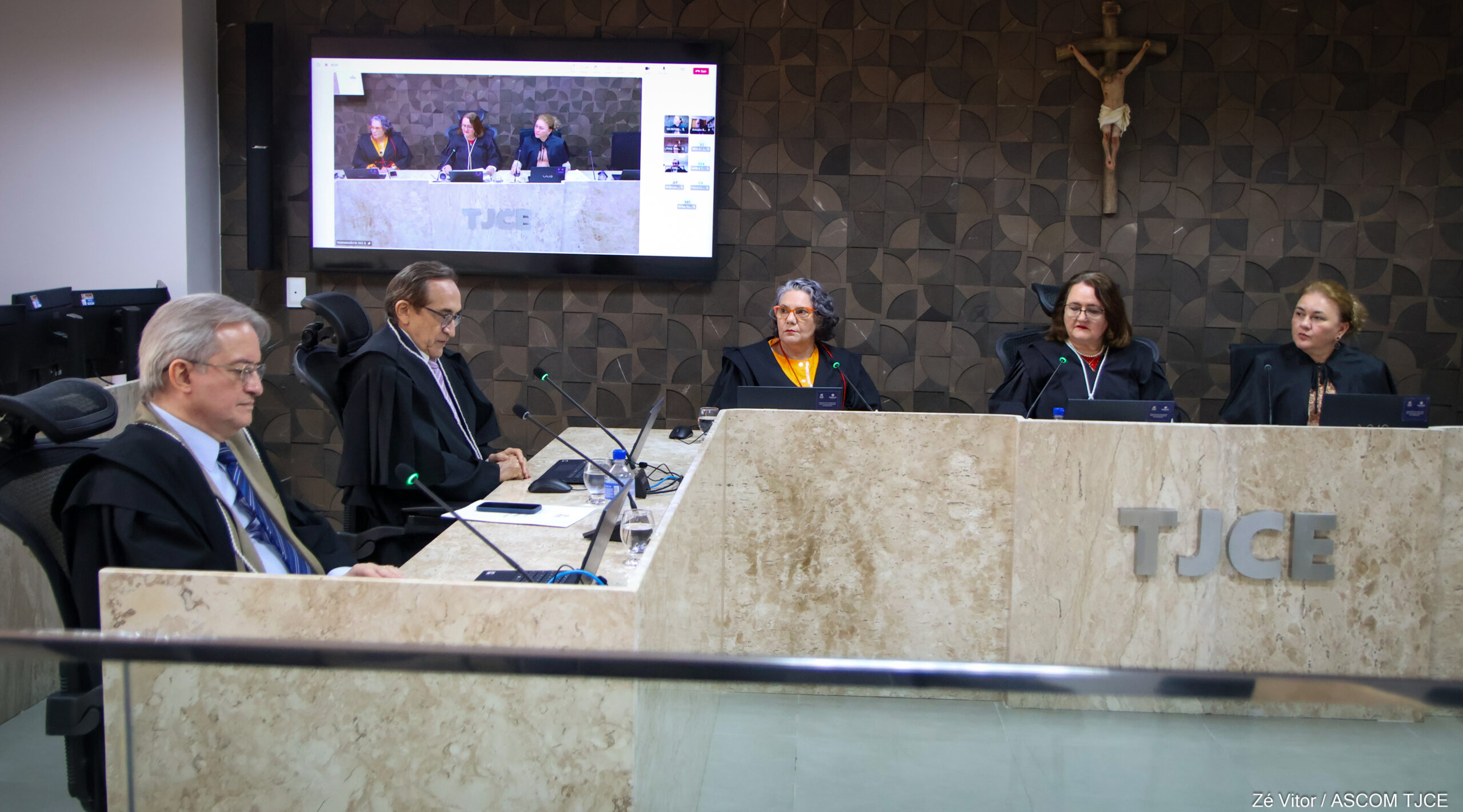 Pais de adolescente atingido em ação policial devem ser indenizados