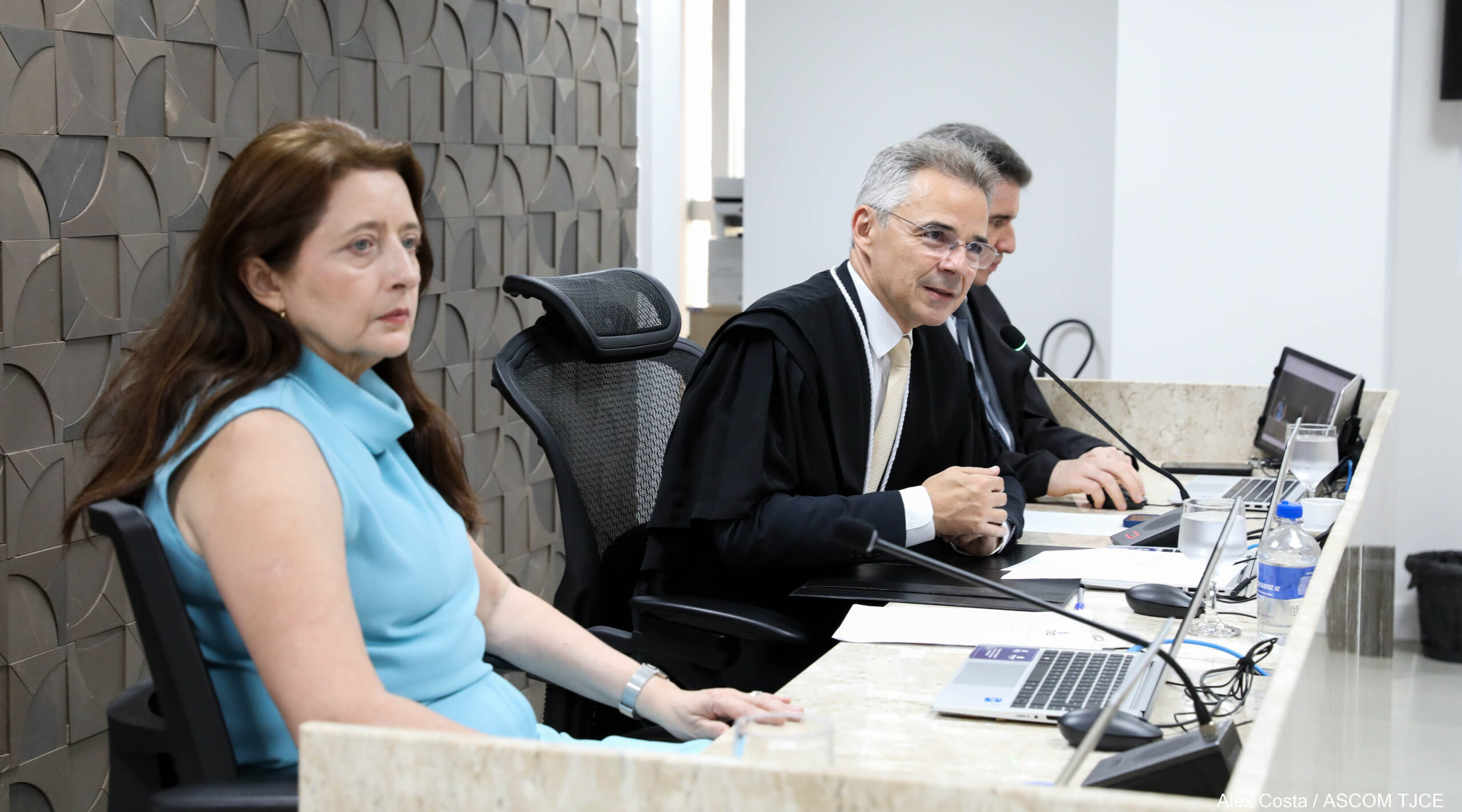 TJCE empossa cinco magistradas(os) por meio de permuta interestadual