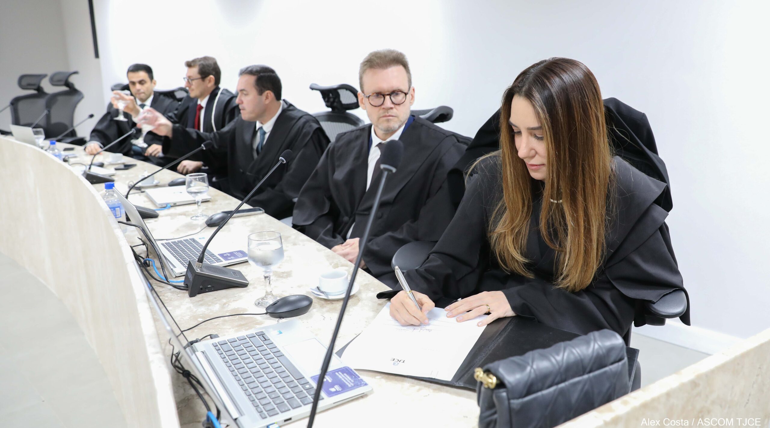 TJCE empossa cinco magistradas(os) por meio de permuta interestadual