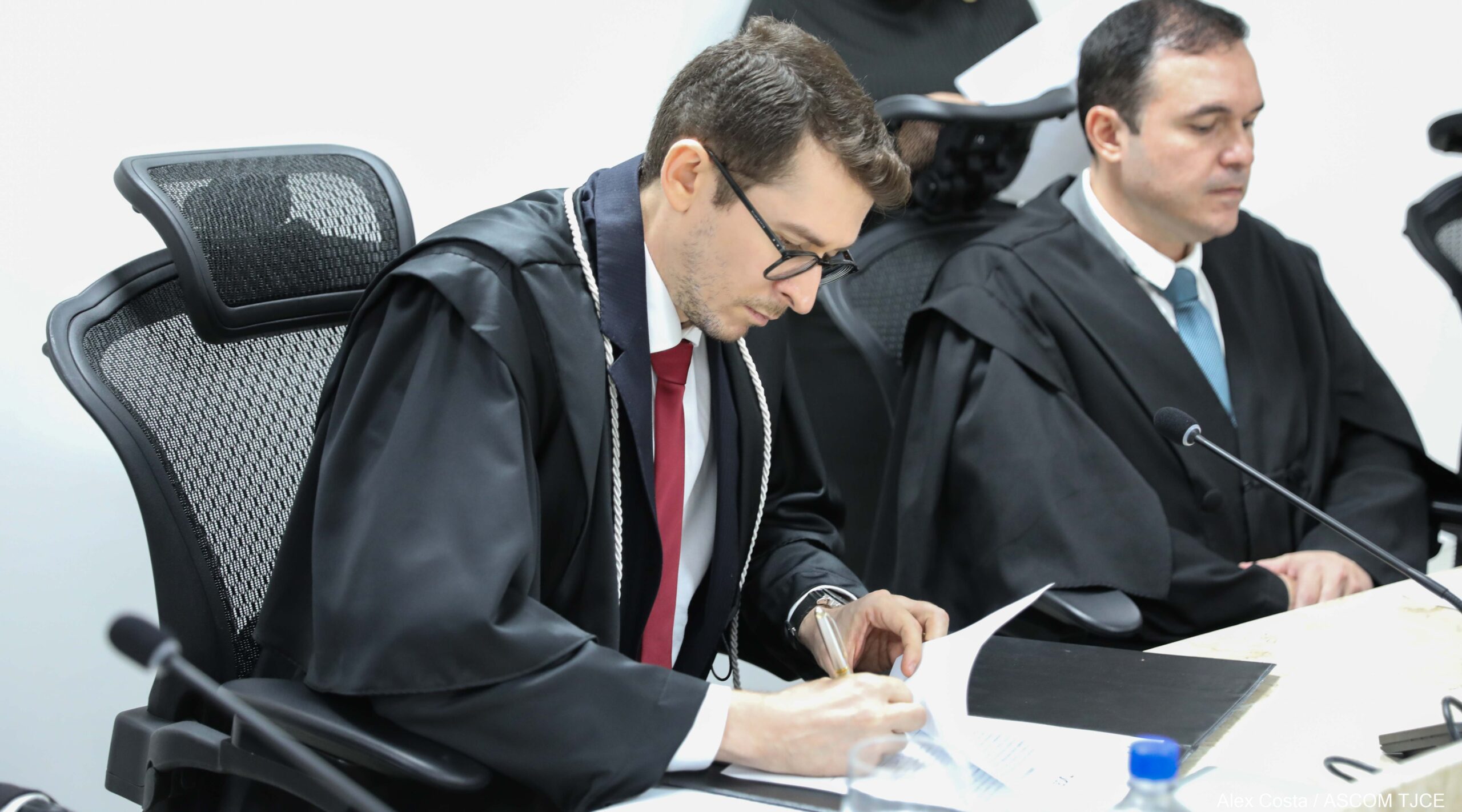 TJCE empossa cinco magistradas(os) por meio de permuta interestadual