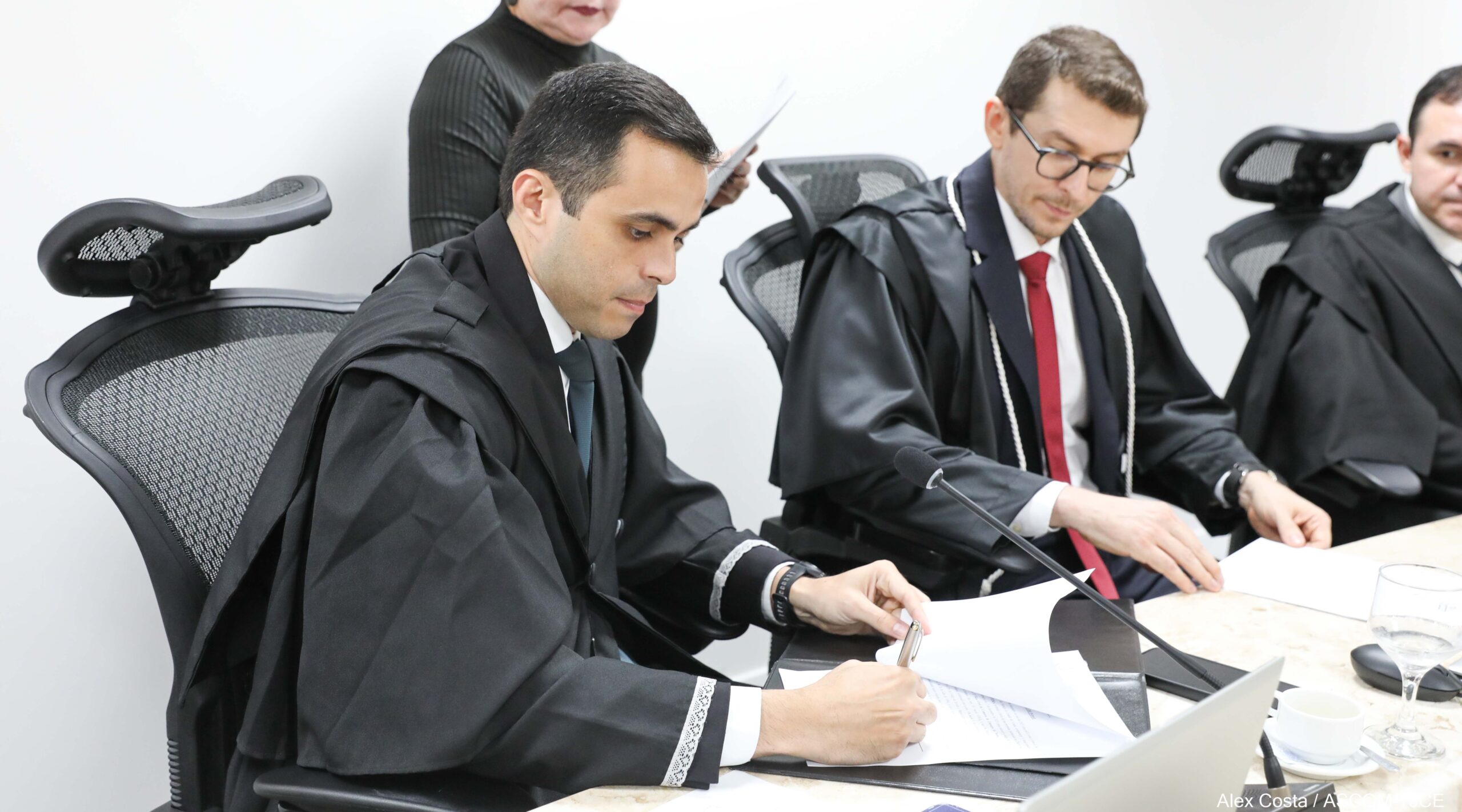 TJCE empossa cinco magistradas(os) por meio de permuta interestadual