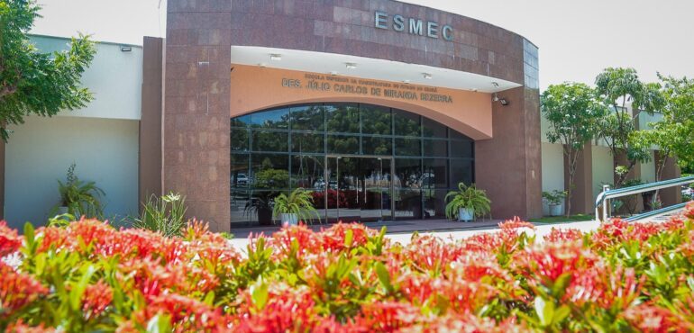 Esmec realiza 52 cursos de formação continuada e capacita 64,60% de magistradas(os) em 2025