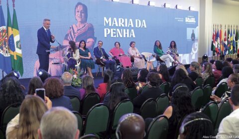 Justiça cearense se retrata publicamente com Maria da Penha em evento internacional sobre direitos das mulheres