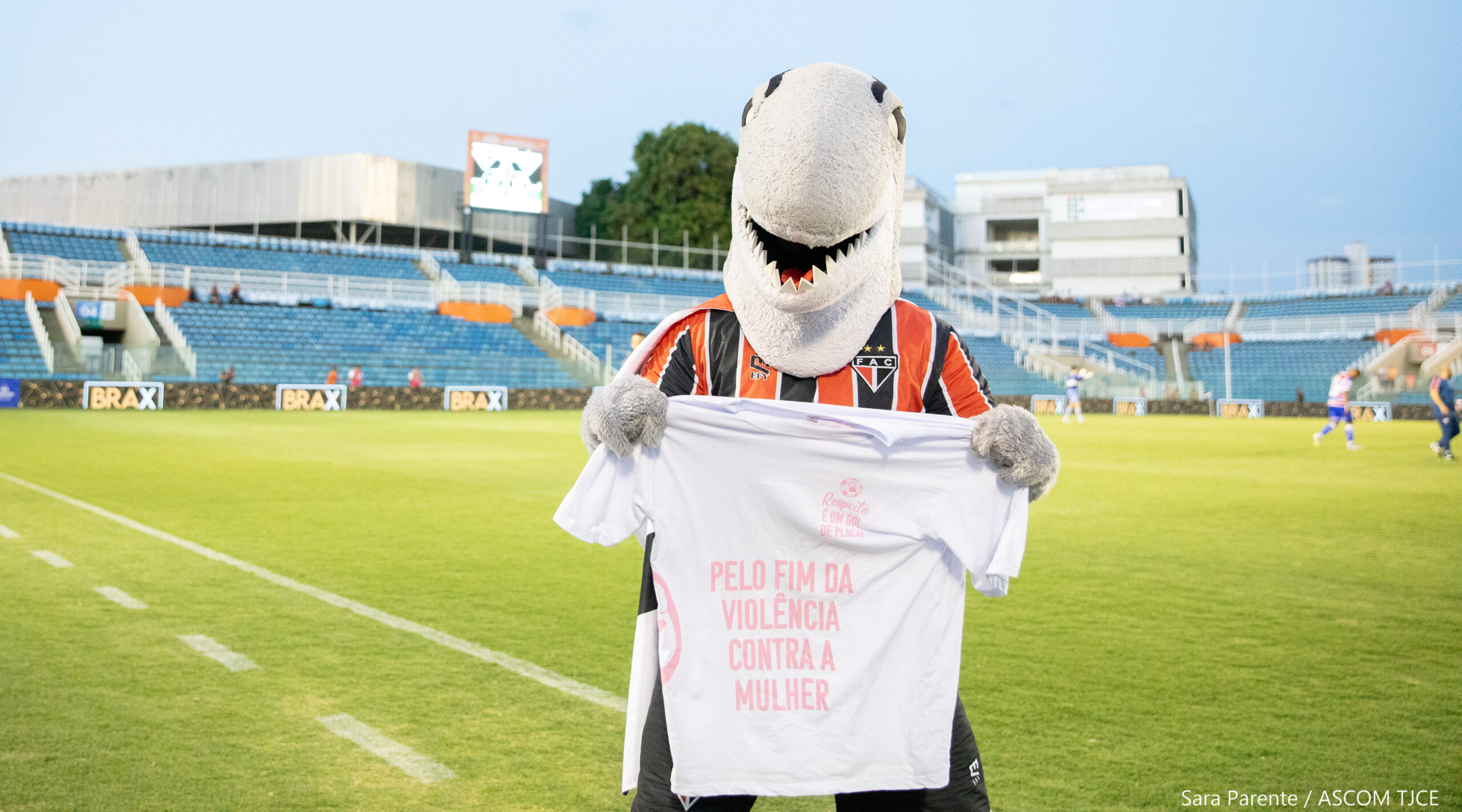 TJCE lança campanha “Respeito é um Gol de Placa” para combater violência contra a mulher no futebol cearense