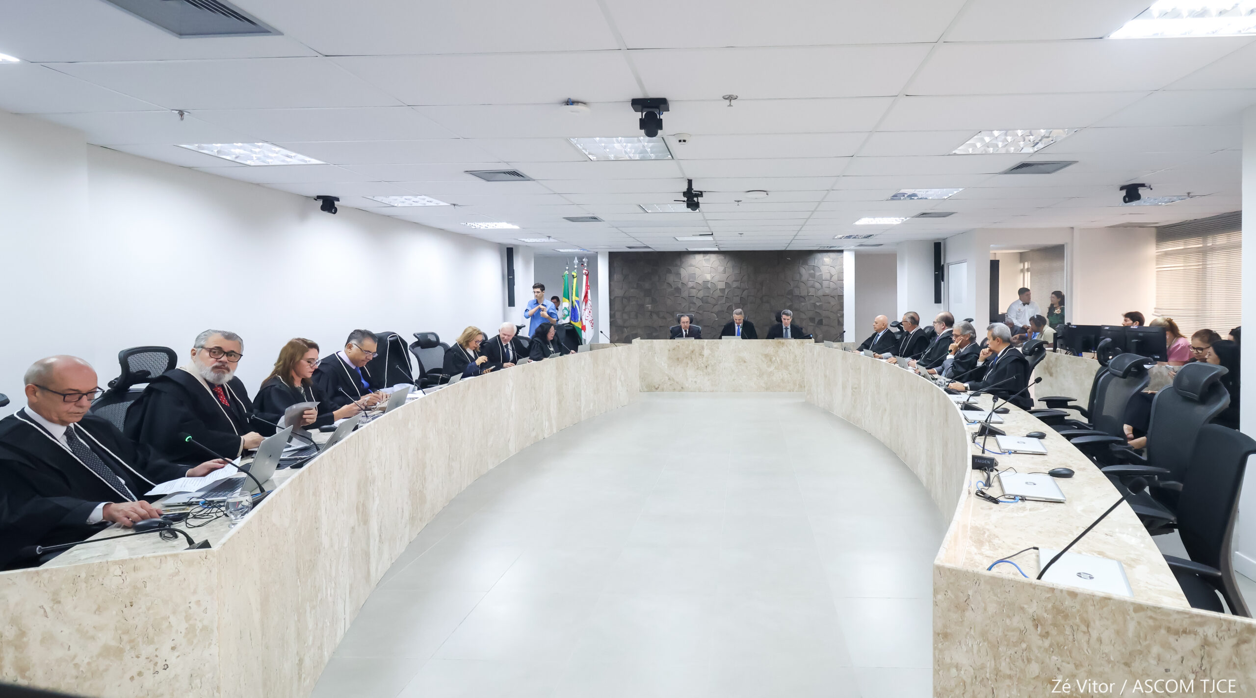 Pleno do TJCE elege e empossa nova desembargadora em sessão histórica