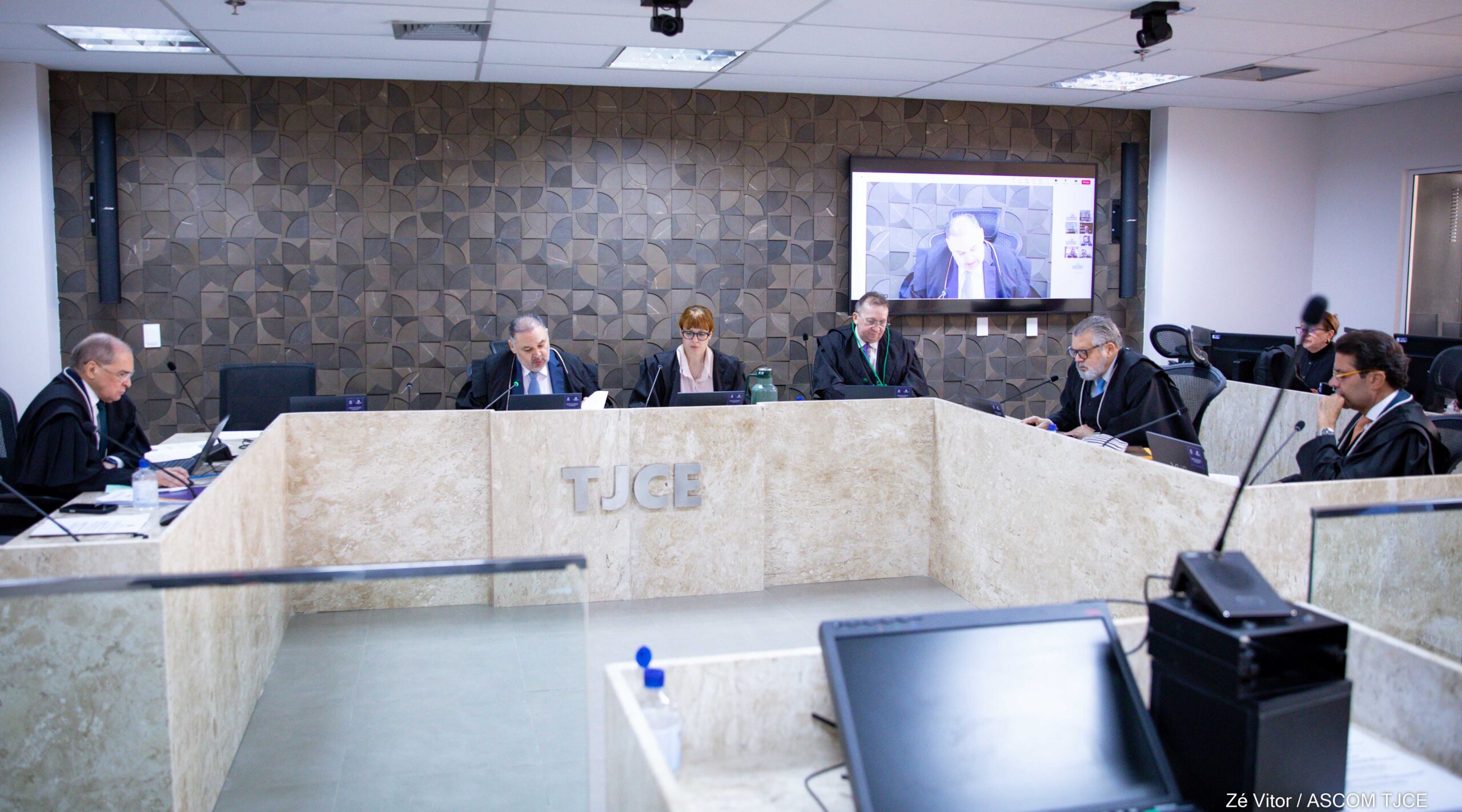 Trabalhador que ficou paraplégico após choque elétrico receberá indenização e pensão mensal de companhia energética