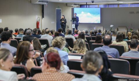 Com auditório lotado, Esmec abre pós-graduação com debate sobre Inteligência Artificial no Judiciário