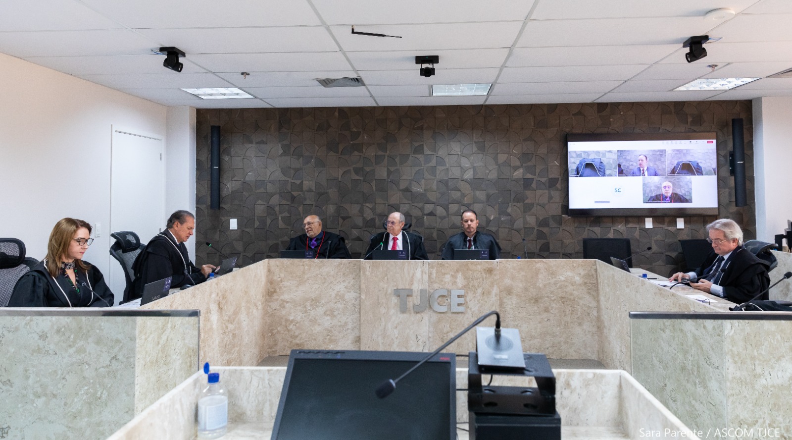 Filhos de paciente que faleceu após teto de hospital público desabar devem ser indenizados em R$ 150 mil