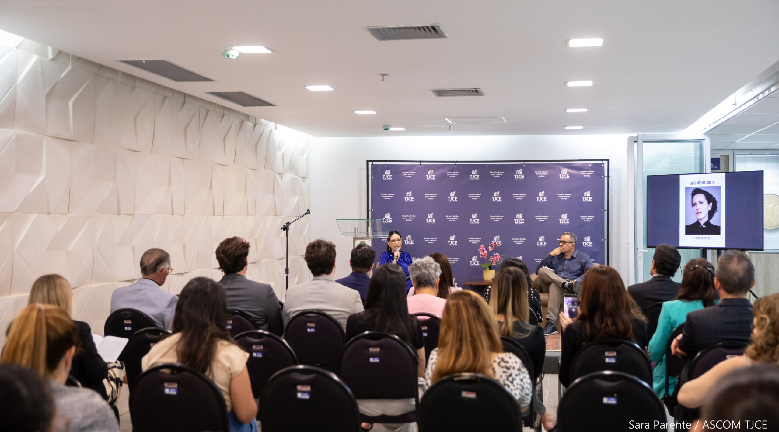TJCE discute desafios das mulheres na sociedade e celebra legado pioneiro da juíza Auri Moura Costa com lançamento de biografia