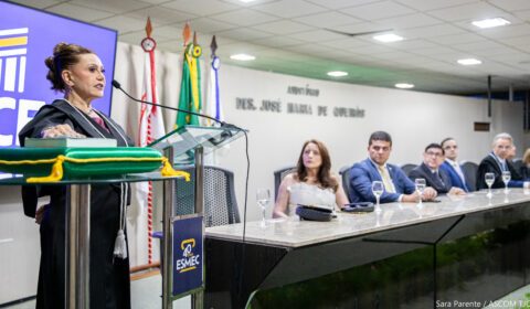 Primeira desembargadora eleita em processo exclusivo para mulheres é empossada pelo TJCE