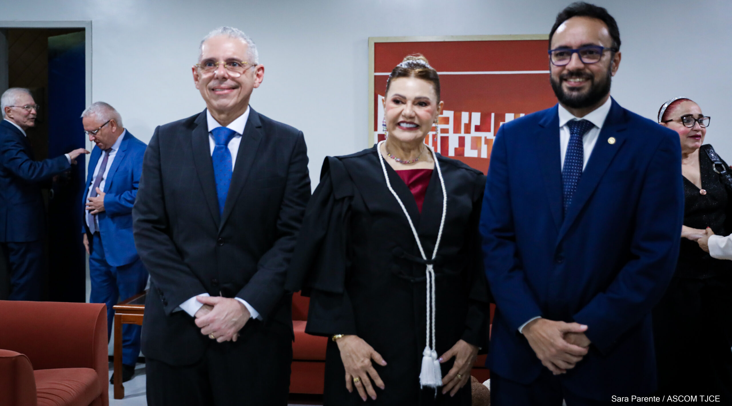 Primeira desembargadora eleita em processo exclusivo para mulheres é empossada pelo TJCE