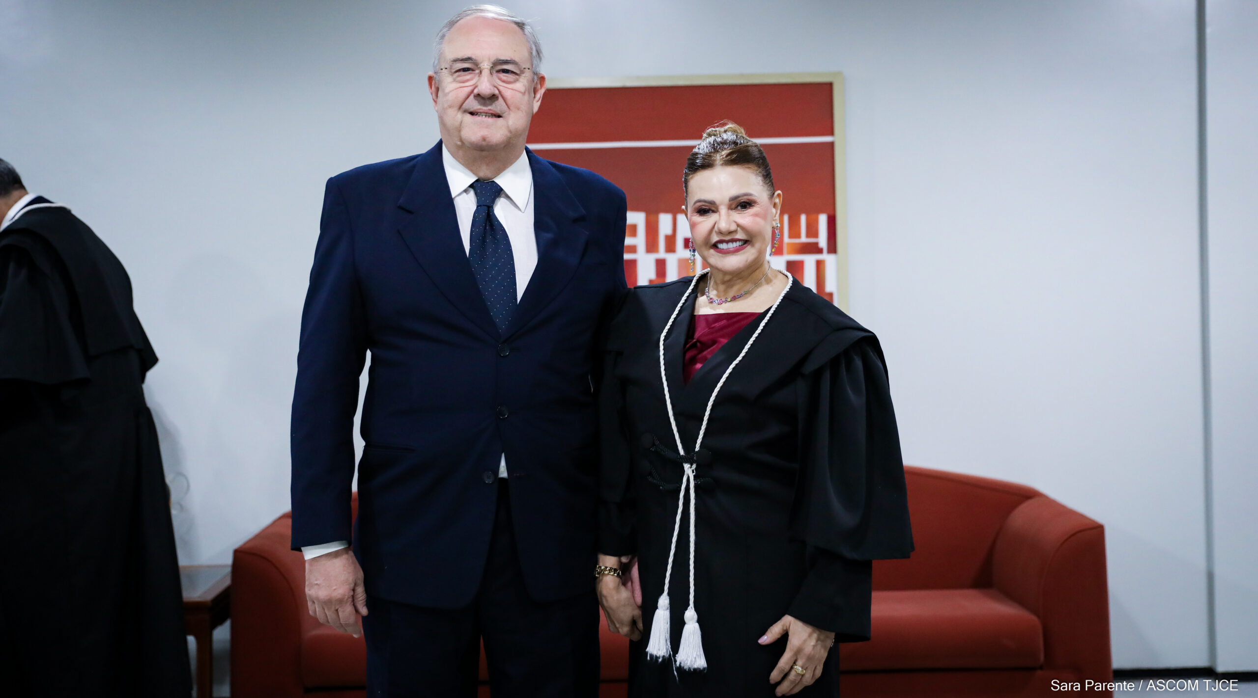 Primeira desembargadora eleita em processo exclusivo para mulheres é empossada pelo TJCE