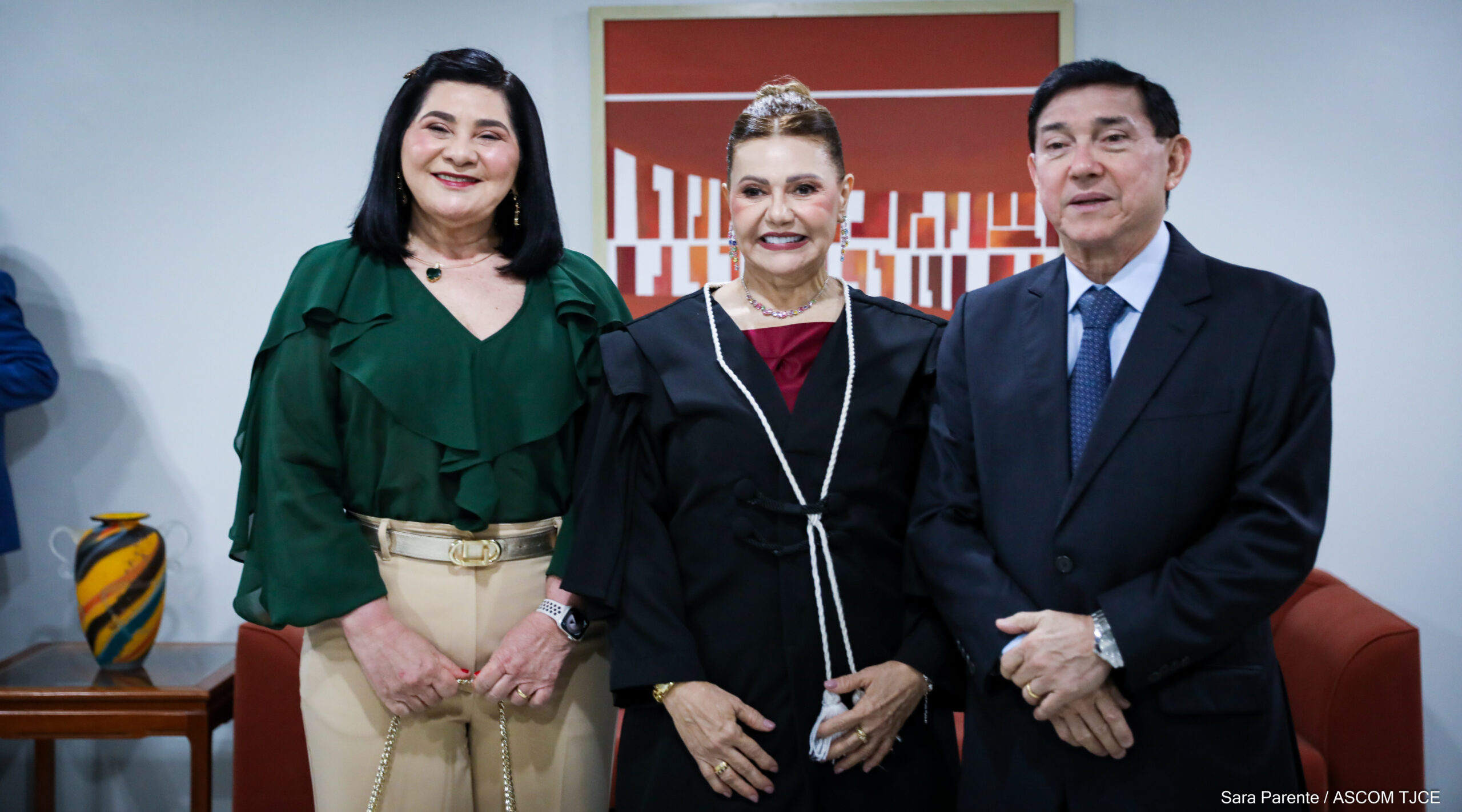 Primeira desembargadora eleita em processo exclusivo para mulheres é empossada pelo TJCE